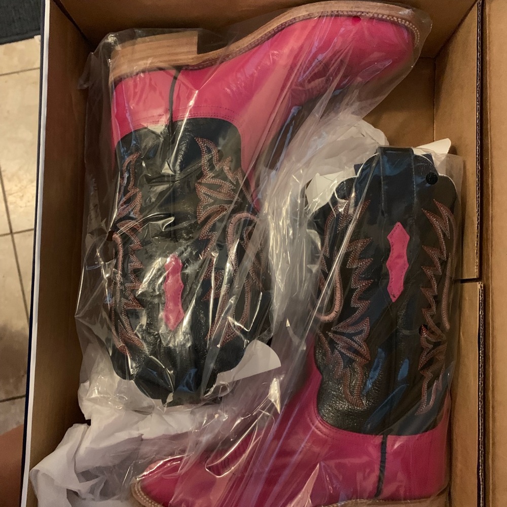 New/In Box-Lucchese 2000 Pink Cowboy Boots